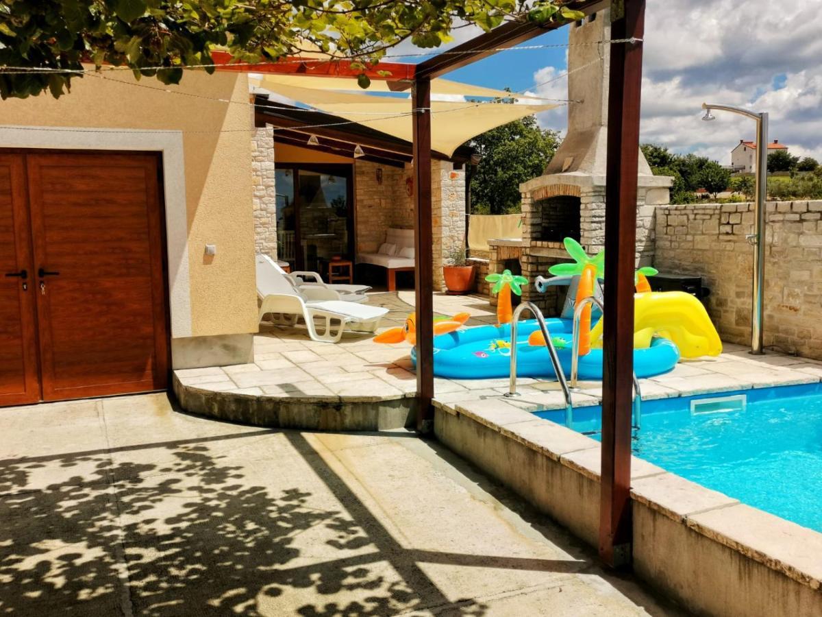 Luxury Apartment Alba With Pool Kanfanar Extérieur photo